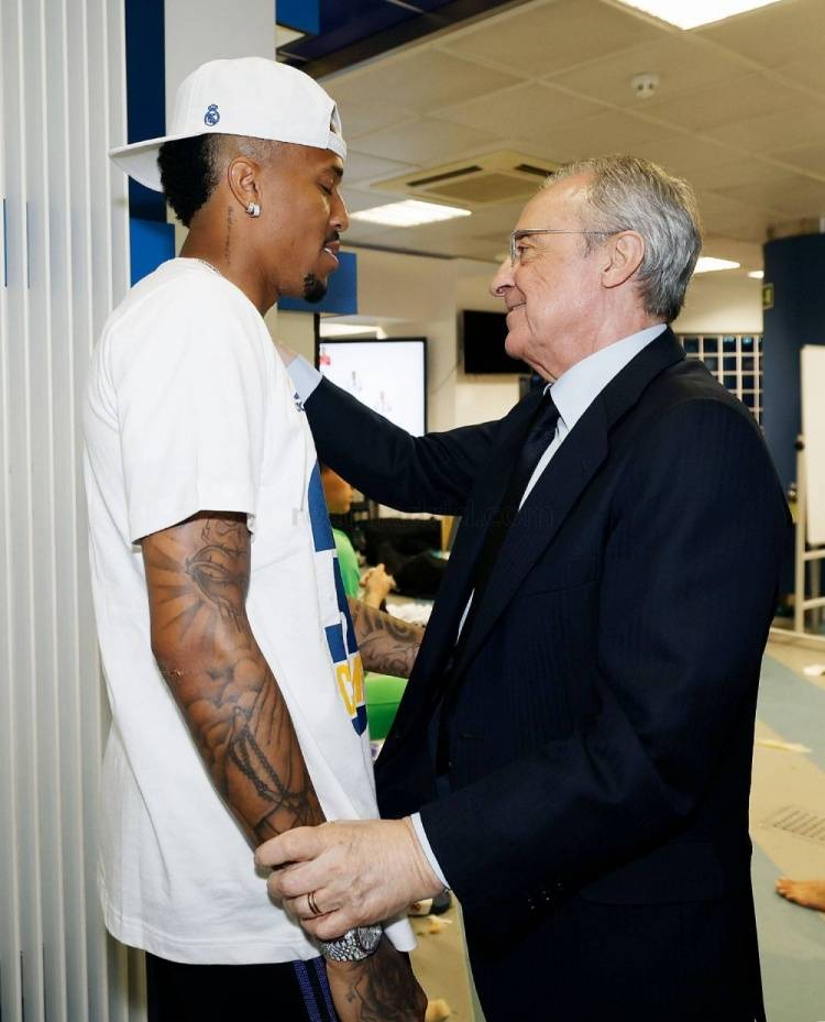 包含这也行？清晨回应争议引欢呼埃因霍温今晨手感冰凉，莱比锡更衣室发声备战西甲的词条